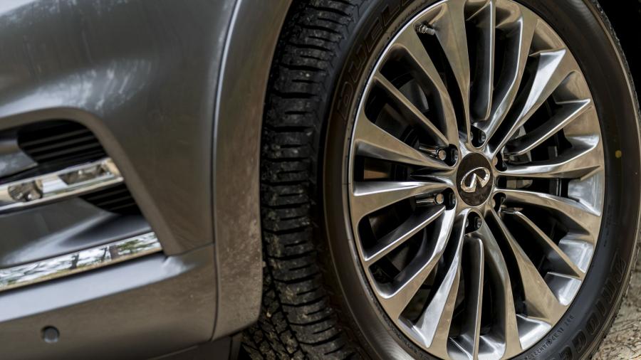 Колеса Infiniti QX80 5.6 2018 года  (фото 102 из 117)